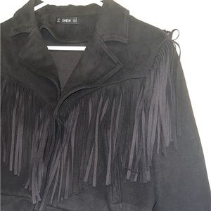 Bkack jacket with fringe